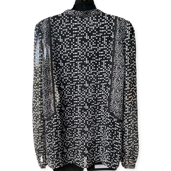 🌸4/$20🌸 Black and White Checkered Longsleeve V-Neck Blouse - Picture 4 of 11